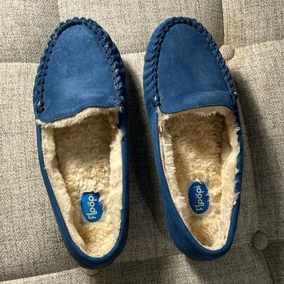 FLOOPI WOMENS INDOOR /OUTDOOR FAUX FUR MAOCCASIN SLIPPER SIZE 8 - Picture 1 of 8